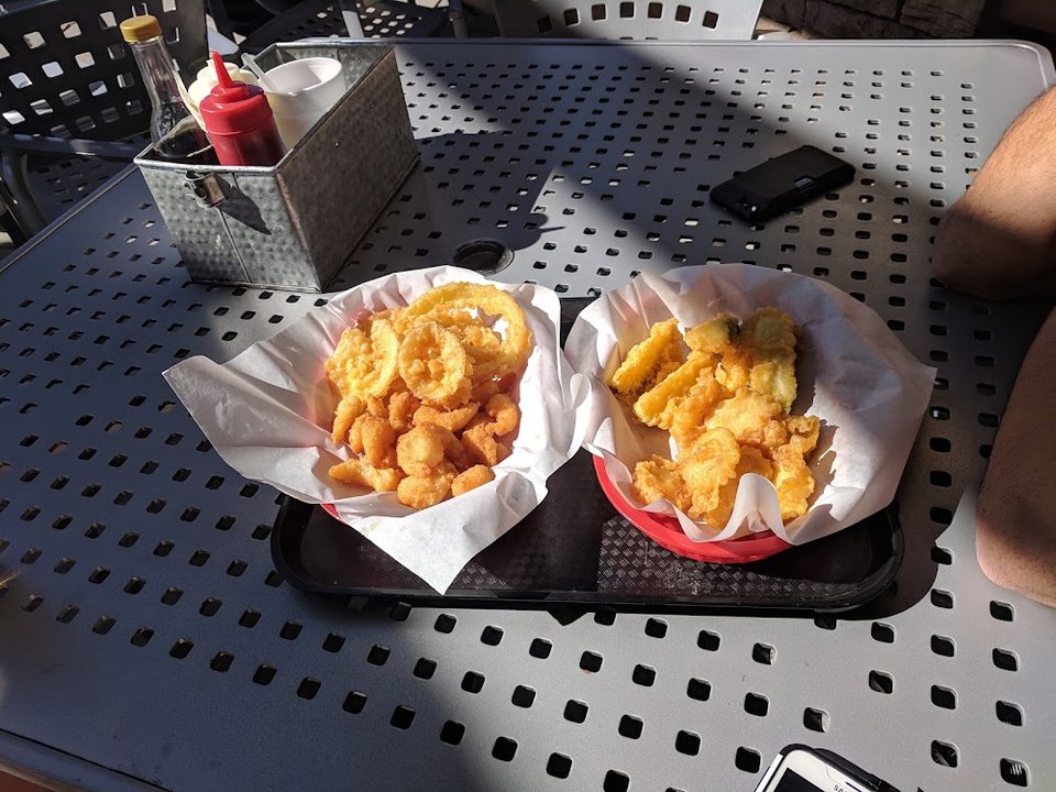 Seafood meal options listed for lunch and dinner.