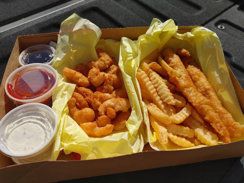 Seafood meal options listed for lunch and dinner.